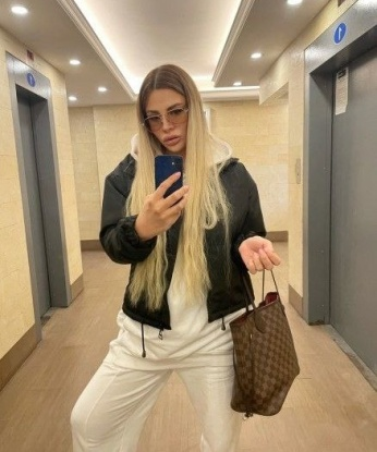 Со мной ты найдешь настоящее наслаждение и незабываемое удовольствие. Я знаю, как подарить тебе ночь, о которой ты долго будешь вспоминать. Мои услуги достойны восхищения: классический секс, оральные ласки, эротический массаж и многое другое. Все встречи полностью конфиденциальны. У меня есть отличные отзывы от довольных клиентов и фото, чтобы убедиться в моей красоте. Позволь себе окунуться в мир наслаждения и расслабления со мной. Жду встречи в Москве, чтобы заставить тебя почувствовать себя особенным. 💋 Альбина